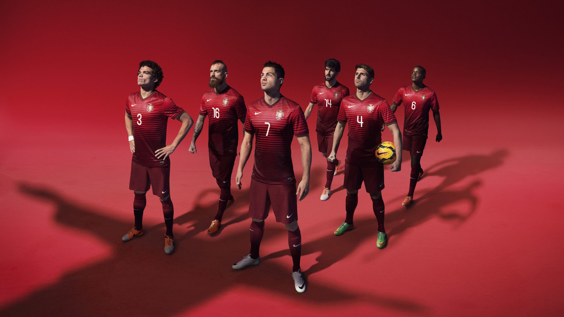 乐鱼足球官网-法甲“皇室争霸”：巴黎遭遇强敌，争冠形势严峻